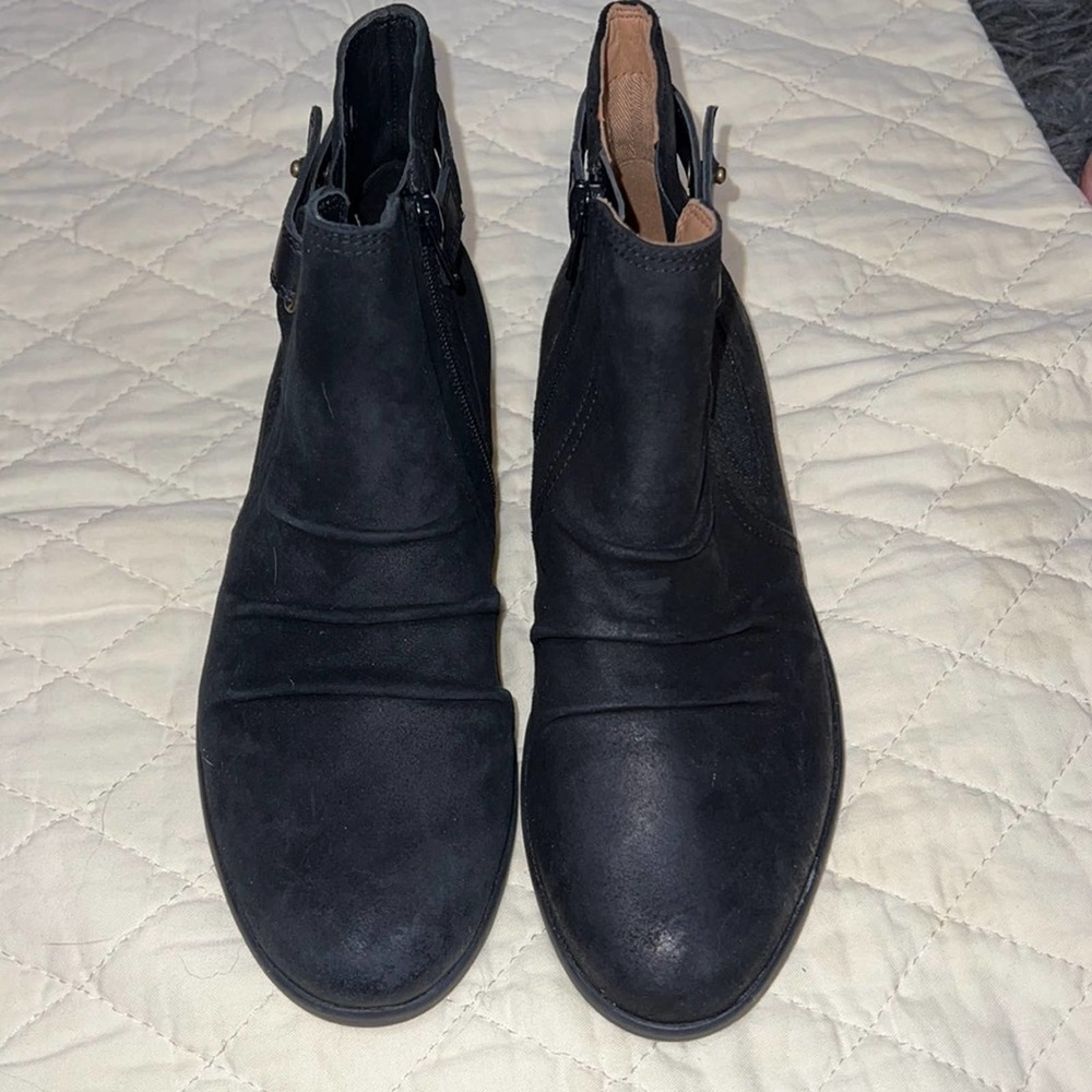 Clark's ankle boots with zipper closure and rubber soles , size 7 - Picture 1 of 13